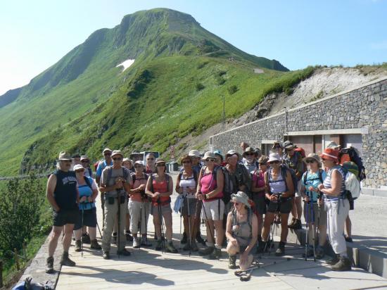 Les marcheurs pilatois le 13 juillet au départ devant le Puy Mary